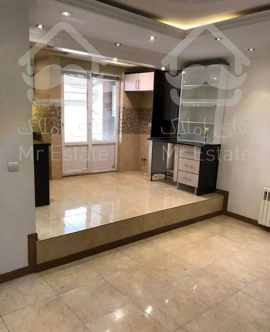 ۴۳متر۷ساله با انباری واسانسور وتراس