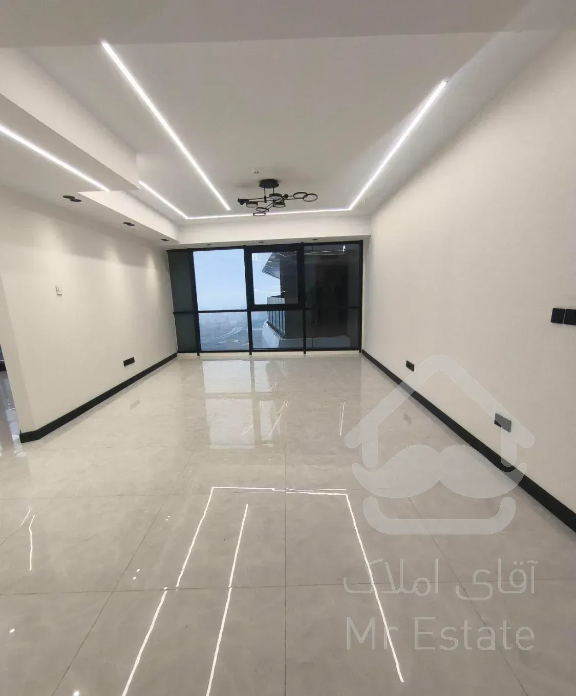 ۸۶متربرج لوکس الماس شیشه ای دریاچه‌ چیتگر ایرانمال