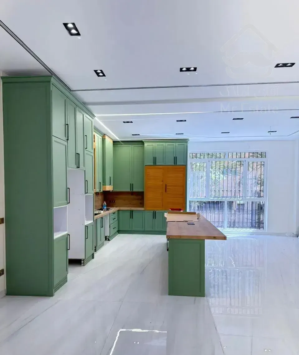 اوین ، ۳۰۰ متر ، ۵ خواب ، کلید نخورده ، فول