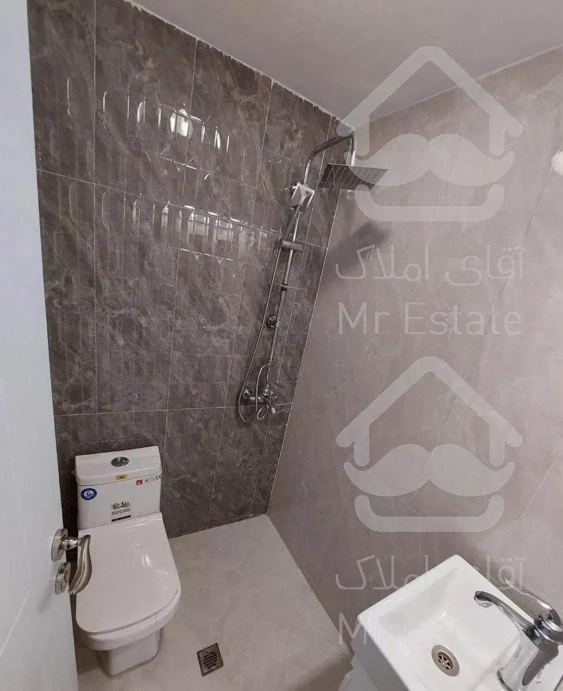 ۱۰۰ متر آپارتمان / ۳خ نوساز/ با ۲ پارکینگ سندی