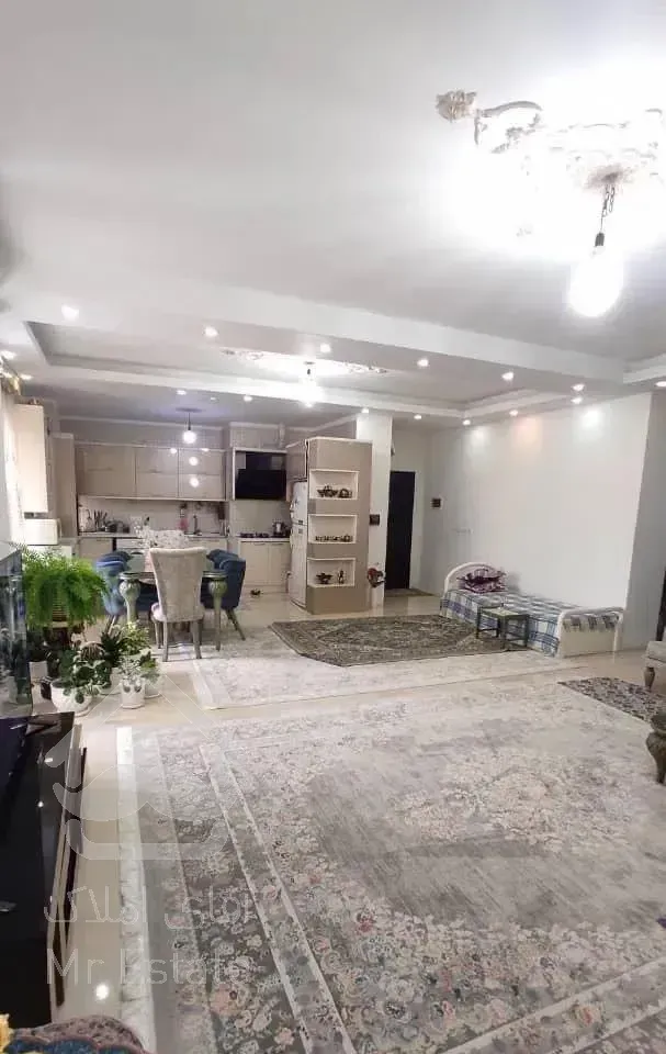 آپارتمان طبقه اول شهری خط کناره ساحل