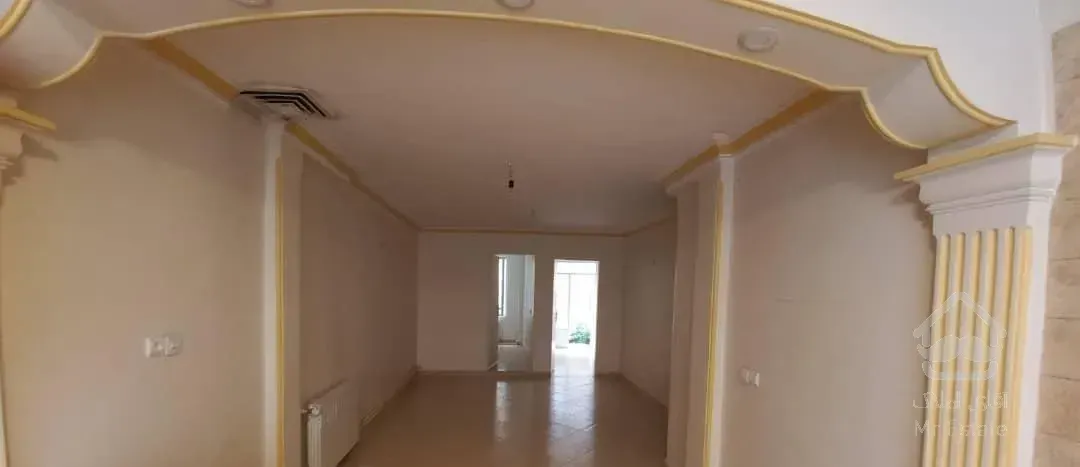 فروش ۶۰ متری ۲ خوابه همکف در جمال‌زاده شمالی