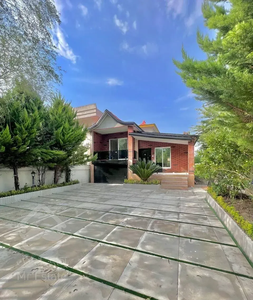 ویلا باغچه نیم پیلوت ۲۰۰ متر شهرکی سند‌ تک‌برگ