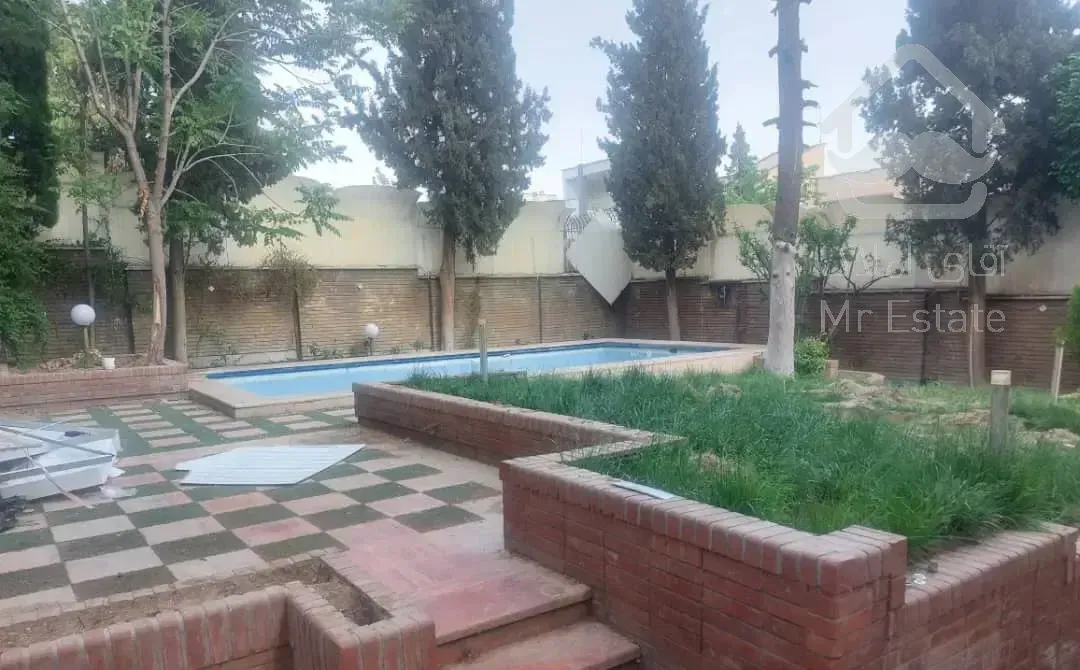 فروش ۷۰۰ متر ویلا در شهرک غرب