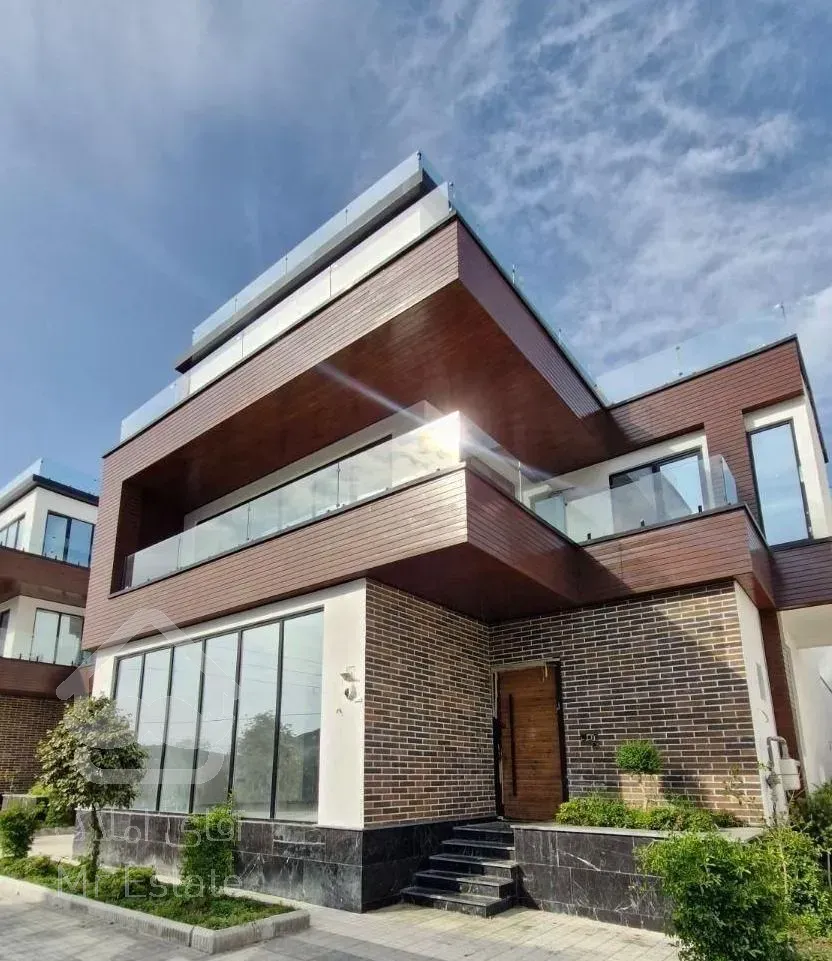 فروش ویلا شهرکی در بهترین موقعیت رامسر / استخردار