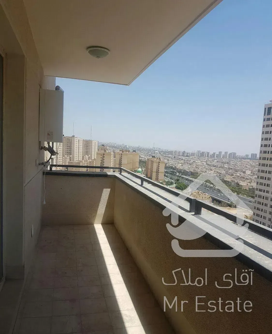 چیتگر.۹۶ متر کلید نخورده با ویو شهر و کوهستان