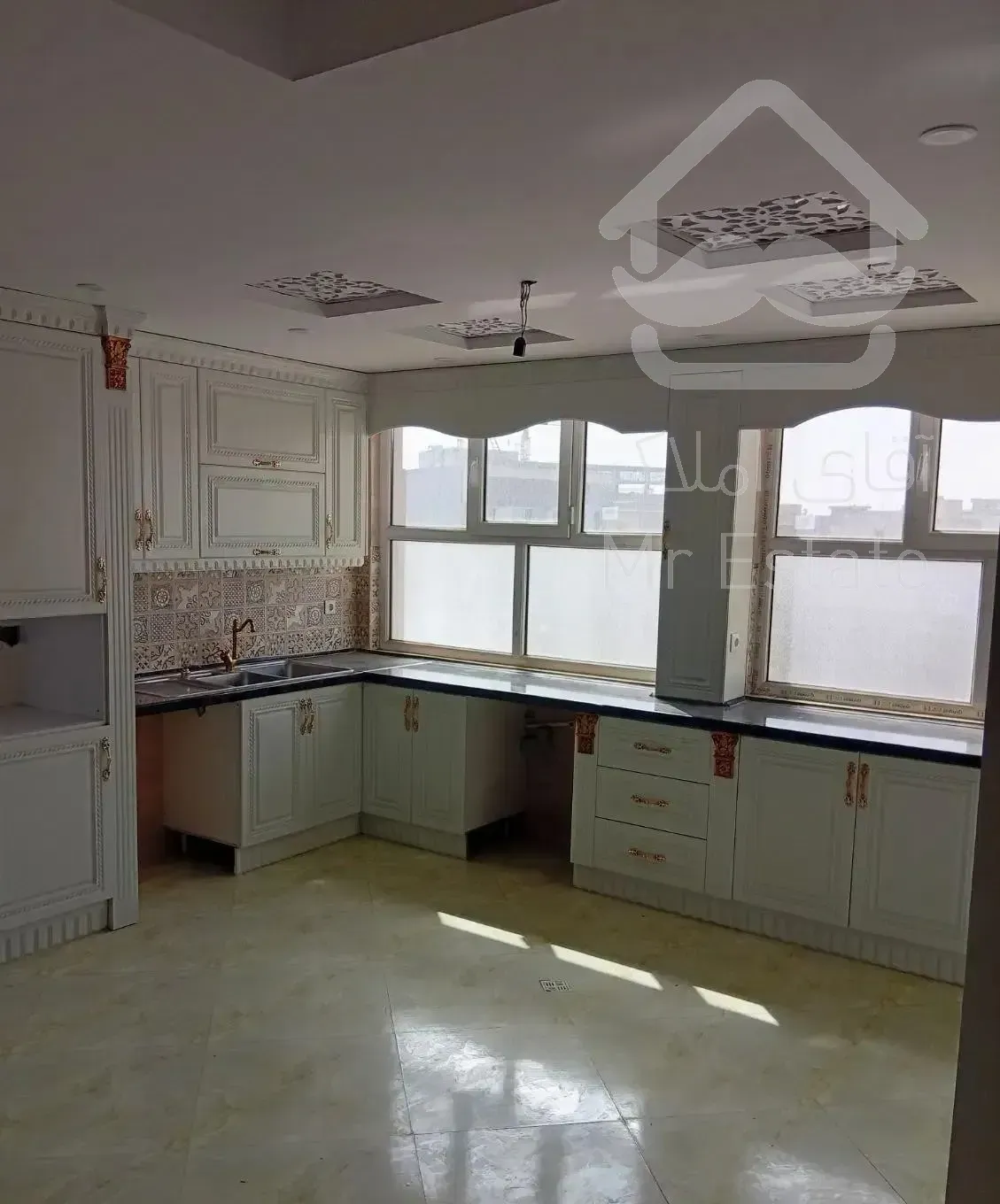 55متر/فول امکانات/نوساز/گذر12/پارکینگ غیرمزاحم