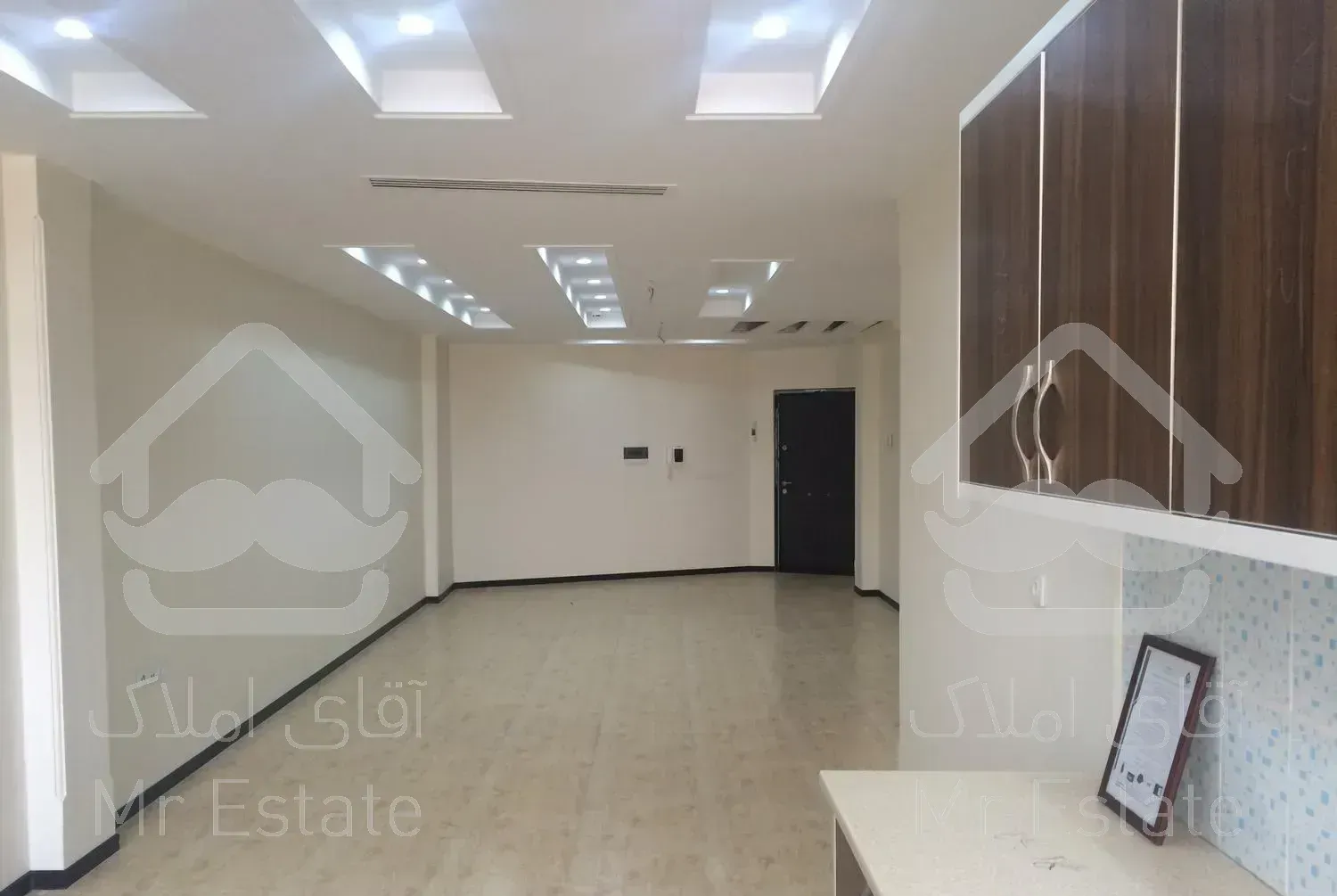 سنایی ،هفتاد و سه متر ، موقعیت اداری ، کلید نخورده