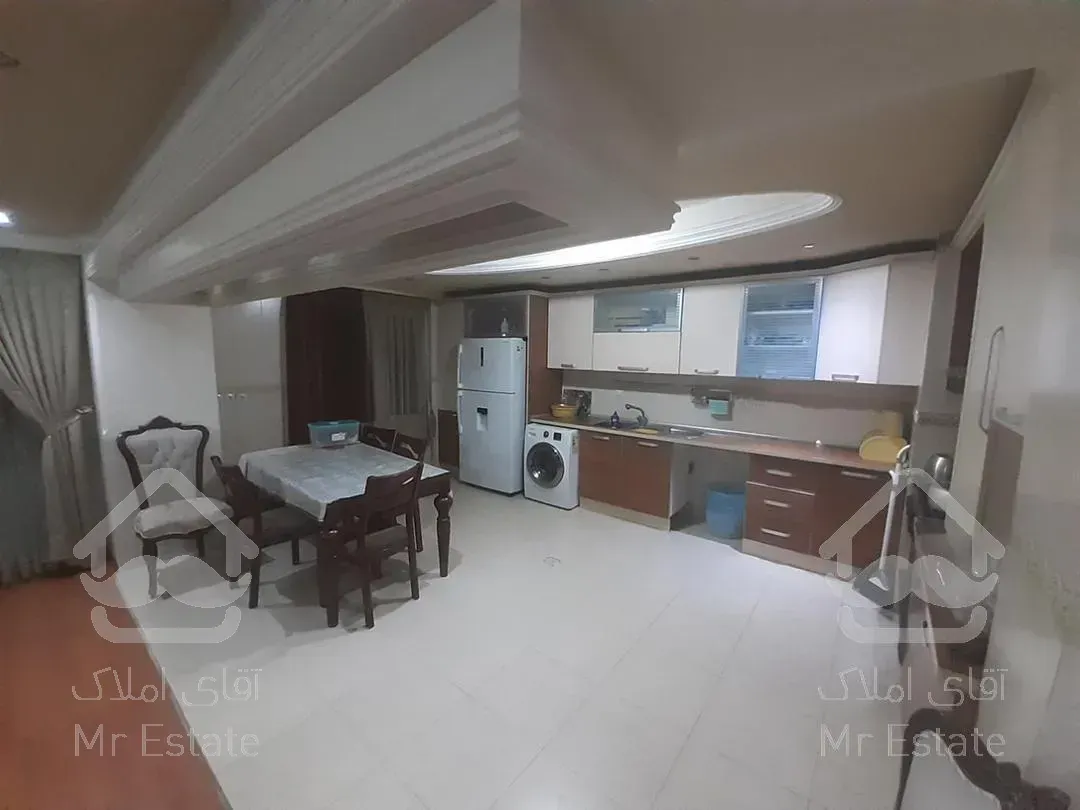 فروش آپارتمان۱۳۱متری واقع در ولیعصر_خیابان رودکی