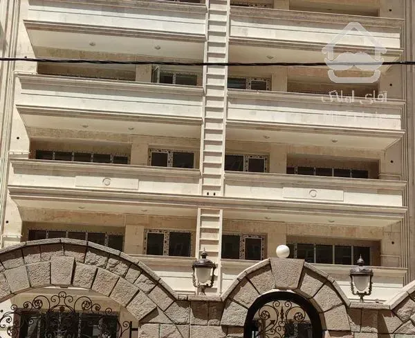 نصر ۲۳۷مترحیاط دار قابل معاوظه با واحد ۱۴۰متری