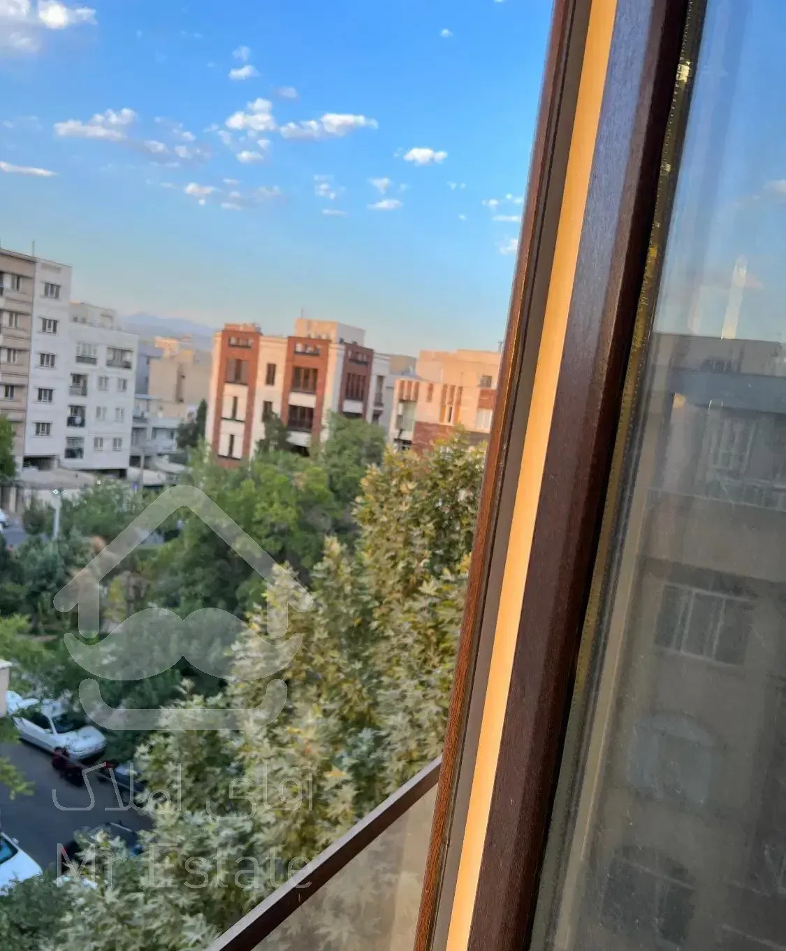 فروش آپارتمان 100 متر (فضای سبز / دور میدان)