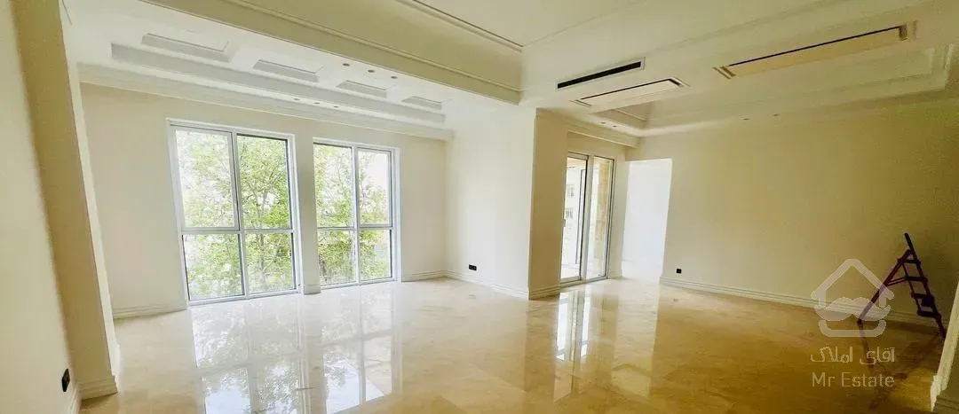 فروش آپارتمان ۲۱۰ متری ۳ خوابه در نیاوران