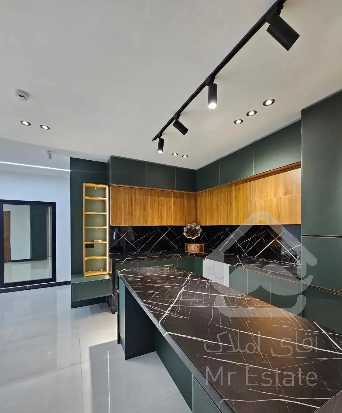 ویلا لوکس و مجلل ۴ خواب قیمت مناسب (تماس)