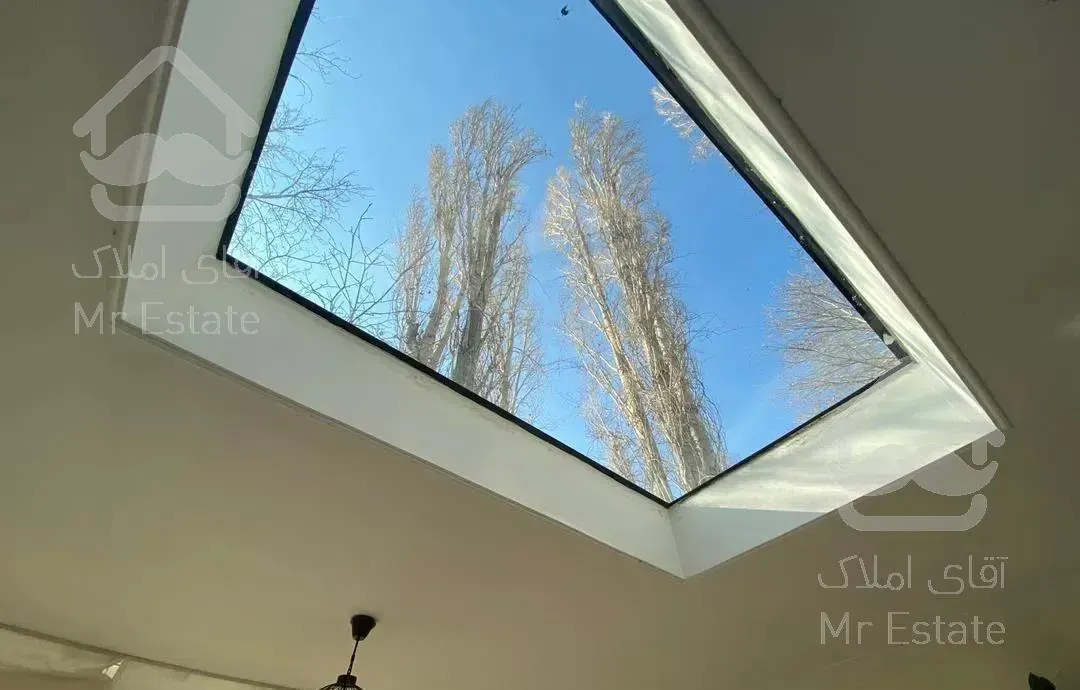 عمارت کوچک در اوشان روبه رودخانه