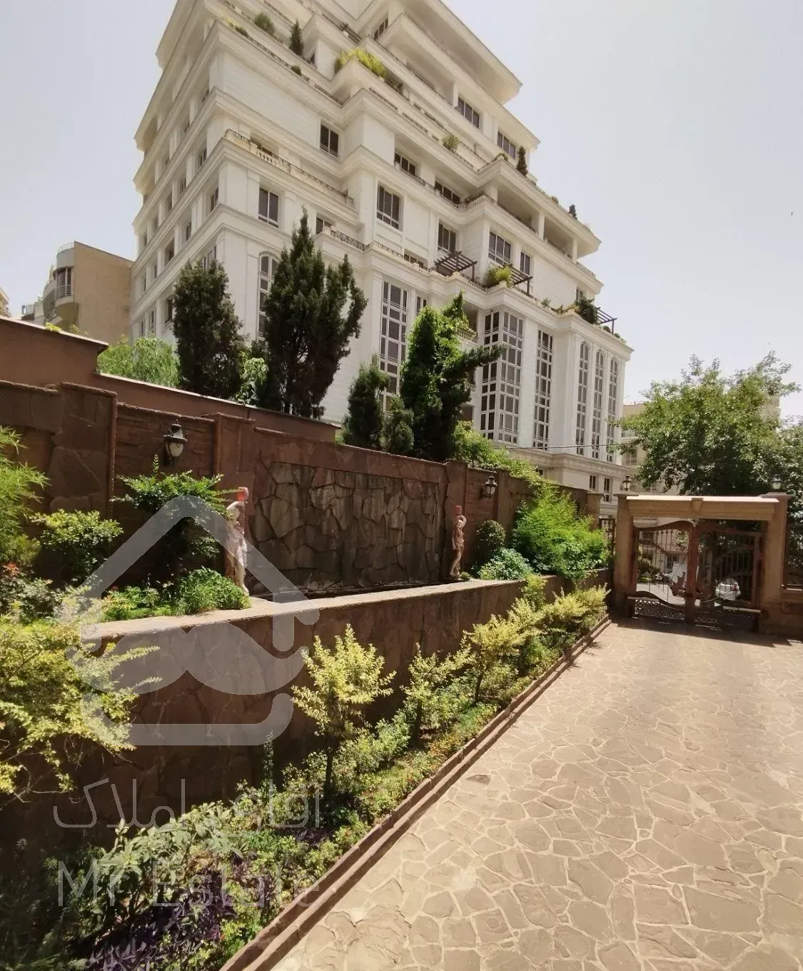 برج باغ فروش آپارتمان ۲۲۳ متری ۳ خوابه در اقدسیه