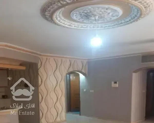 آپارتمان با حیاط و راه مجزا