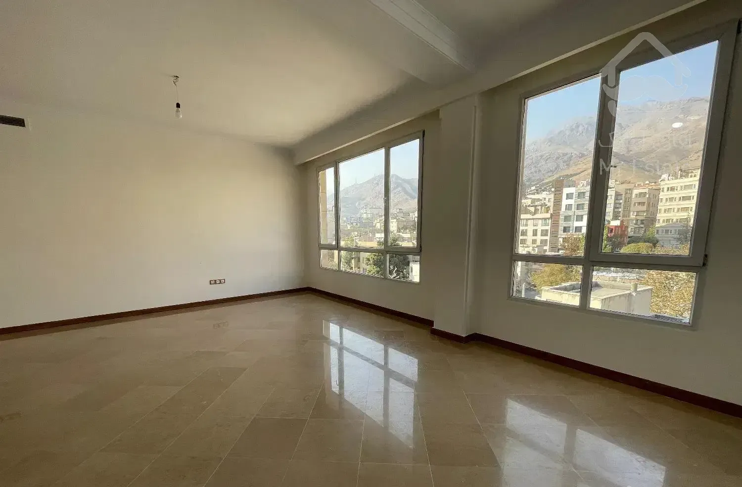 کاشانک ۱۳۰متر۸ساله استثنایی/ ویو۲ جهت/ مشاعات خاص