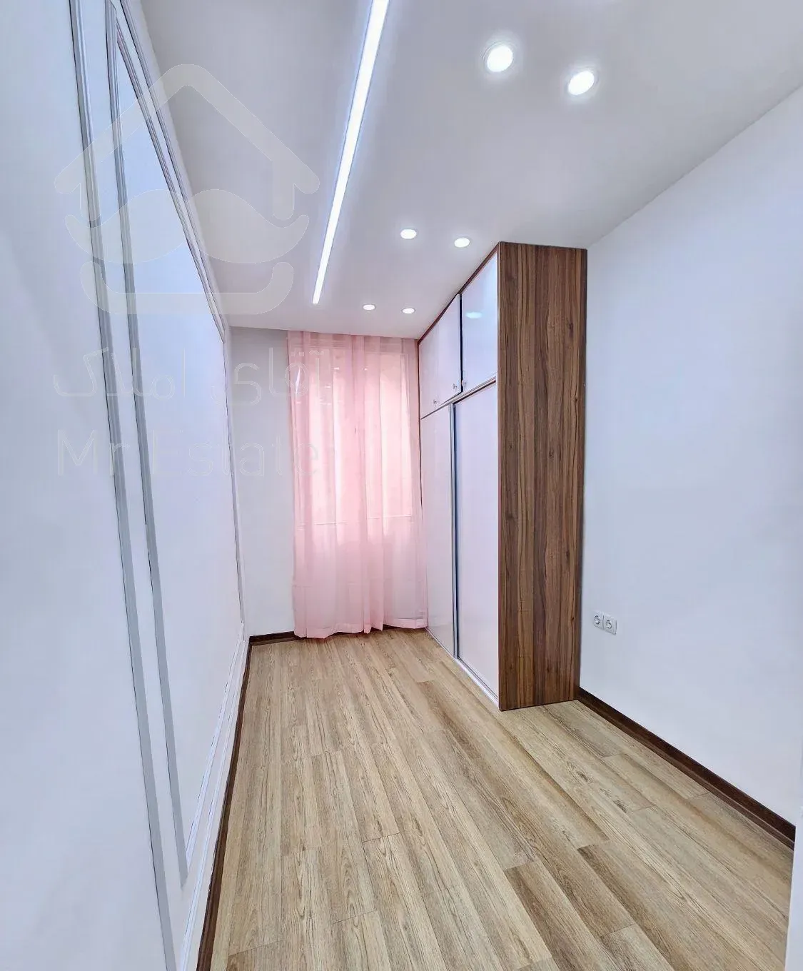 آپارتمان45متری/پارکینگ سندی/نورگیر/فول دیزاین