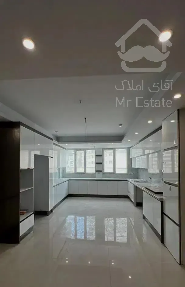 ۱۴۰متر۳خواب/لوکیشن لاله ها/غرق در نور/درحدکلیداول