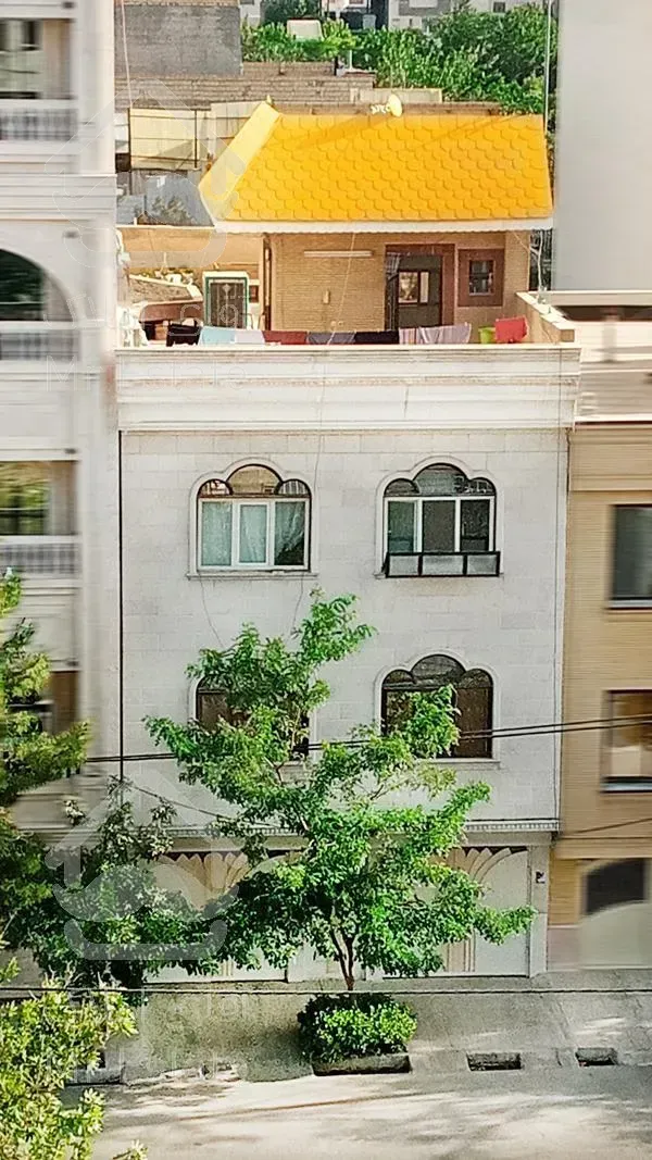 حیاط حوض و سوئیت دربست بی‌‌مشرف با ویلایی‌‌ط2/وکیل آباد