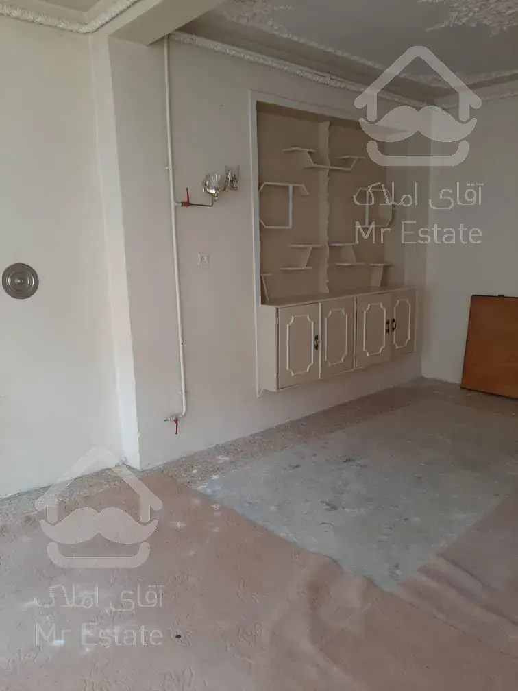 خانه کلنگی، 301 متر، شهناز، محققی