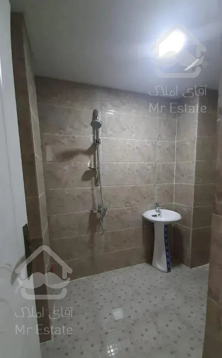 آپارتمان 83 متری خیابان پاسداران.