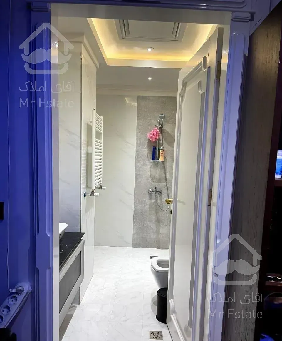 ۲۰۷متر طبقه ۱۰ ** ۵پارکینگ باکس** تکواحدی