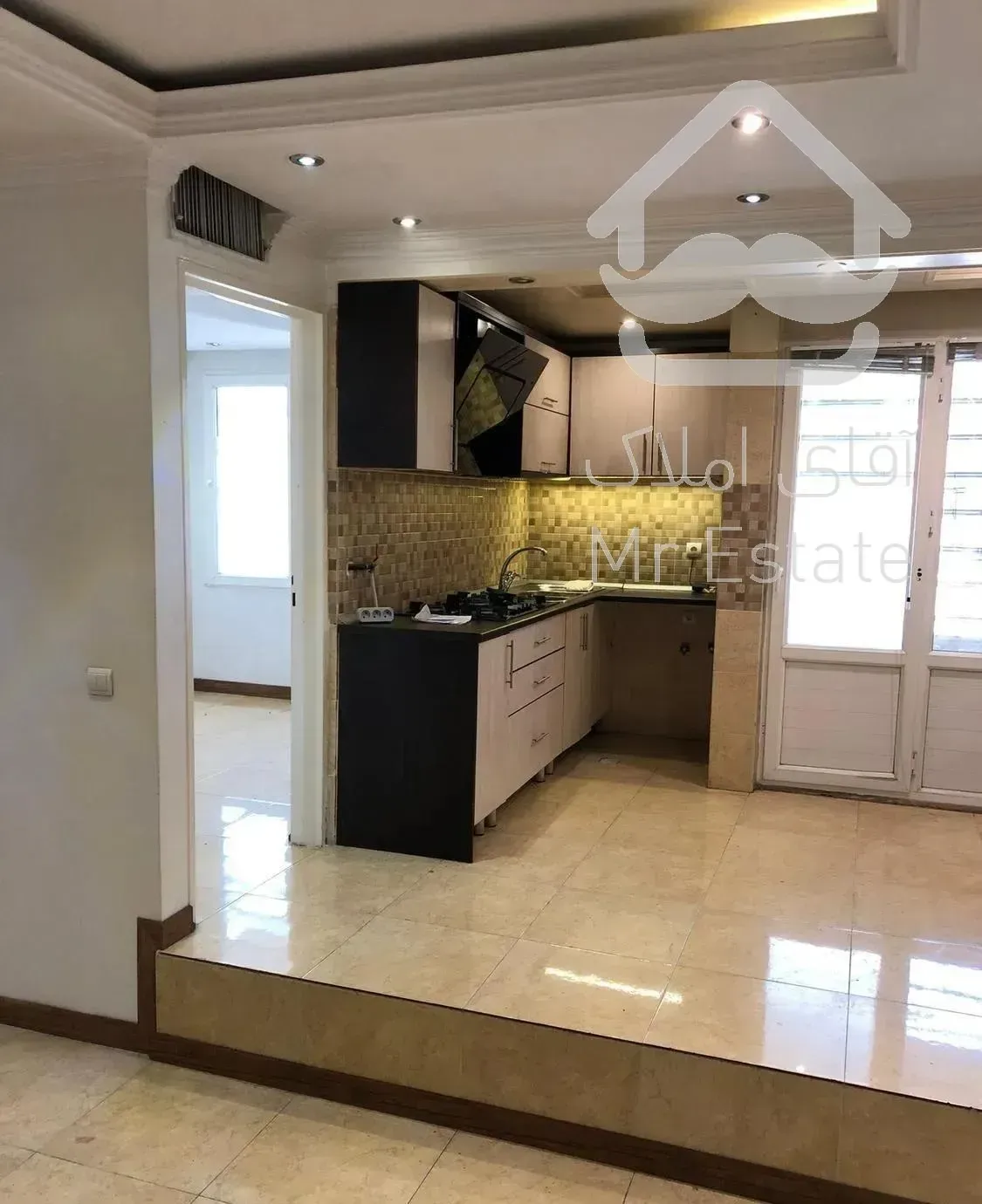 ۴۳متر۷ساله با انباری واسانسور وتراس