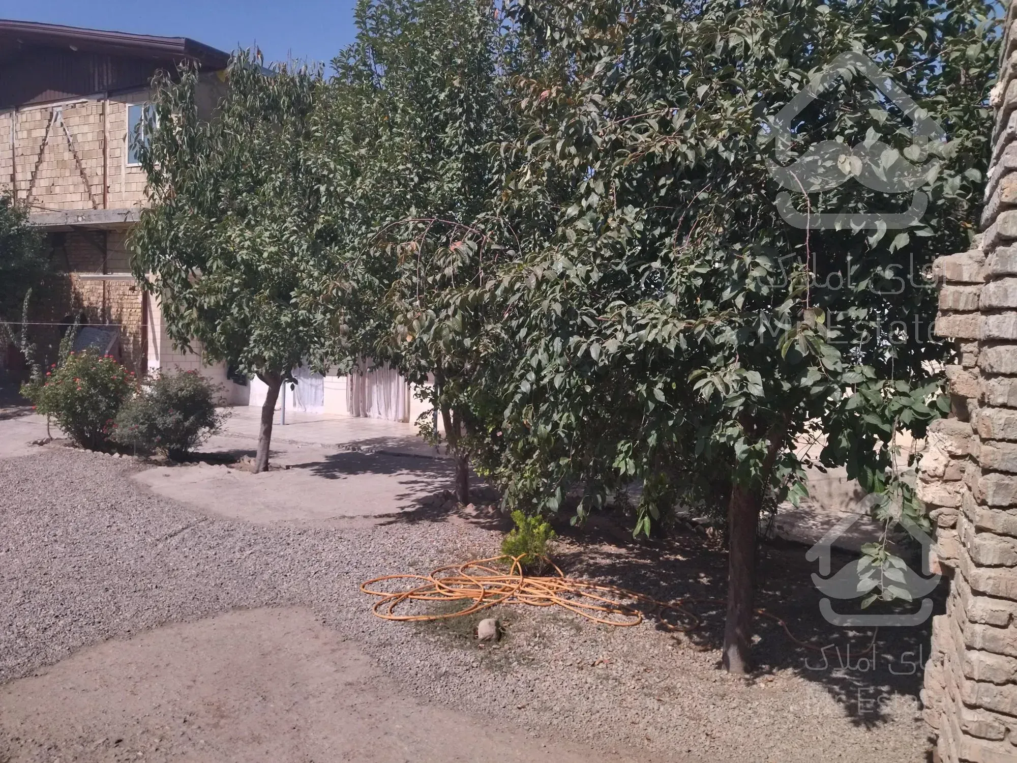 خانه ویلایی حیاط دار دوخوابه شیک ۵۰۰ متر