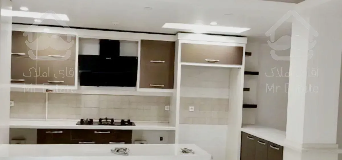 طبقه دوم واحد جلو پادادغربی