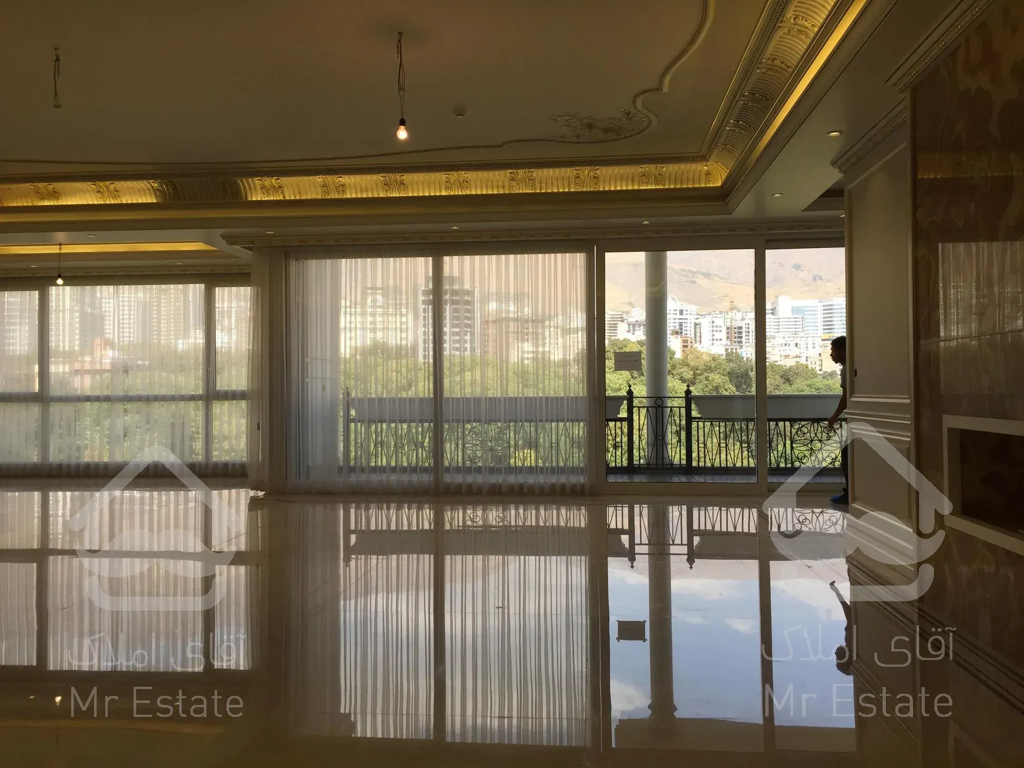 ۷۰۰ متر پنت هاوس + ۲۶۰ متر روف اختصاصی