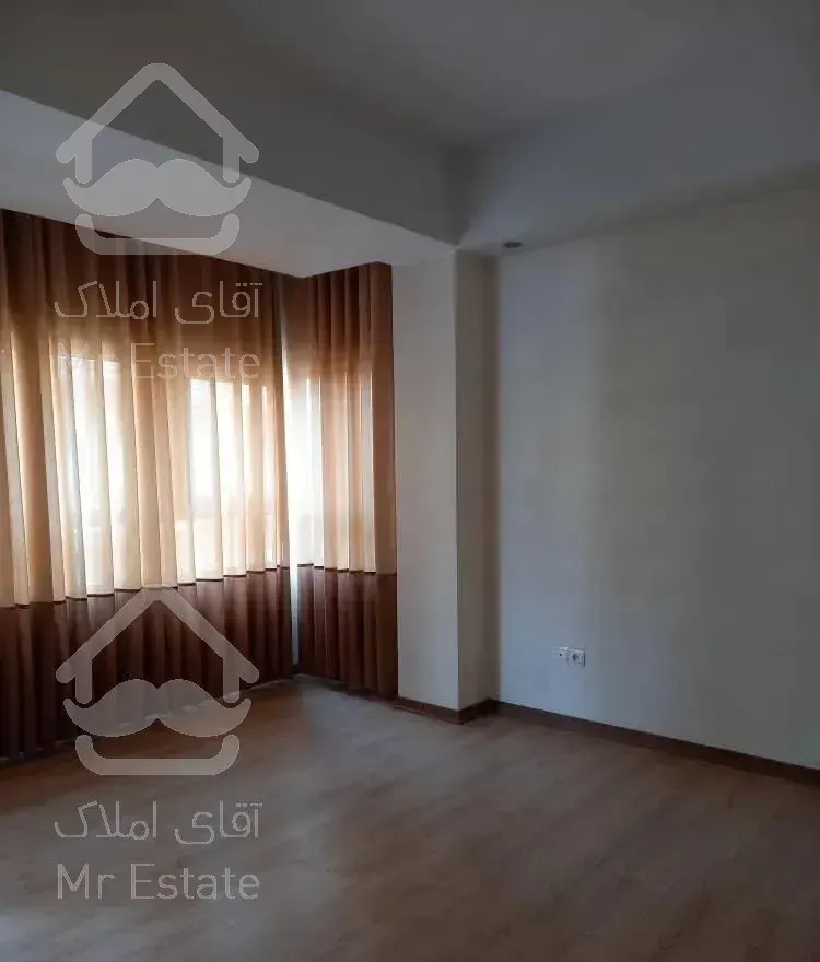 ۱۶۰ متر غرق نور، تراس دار