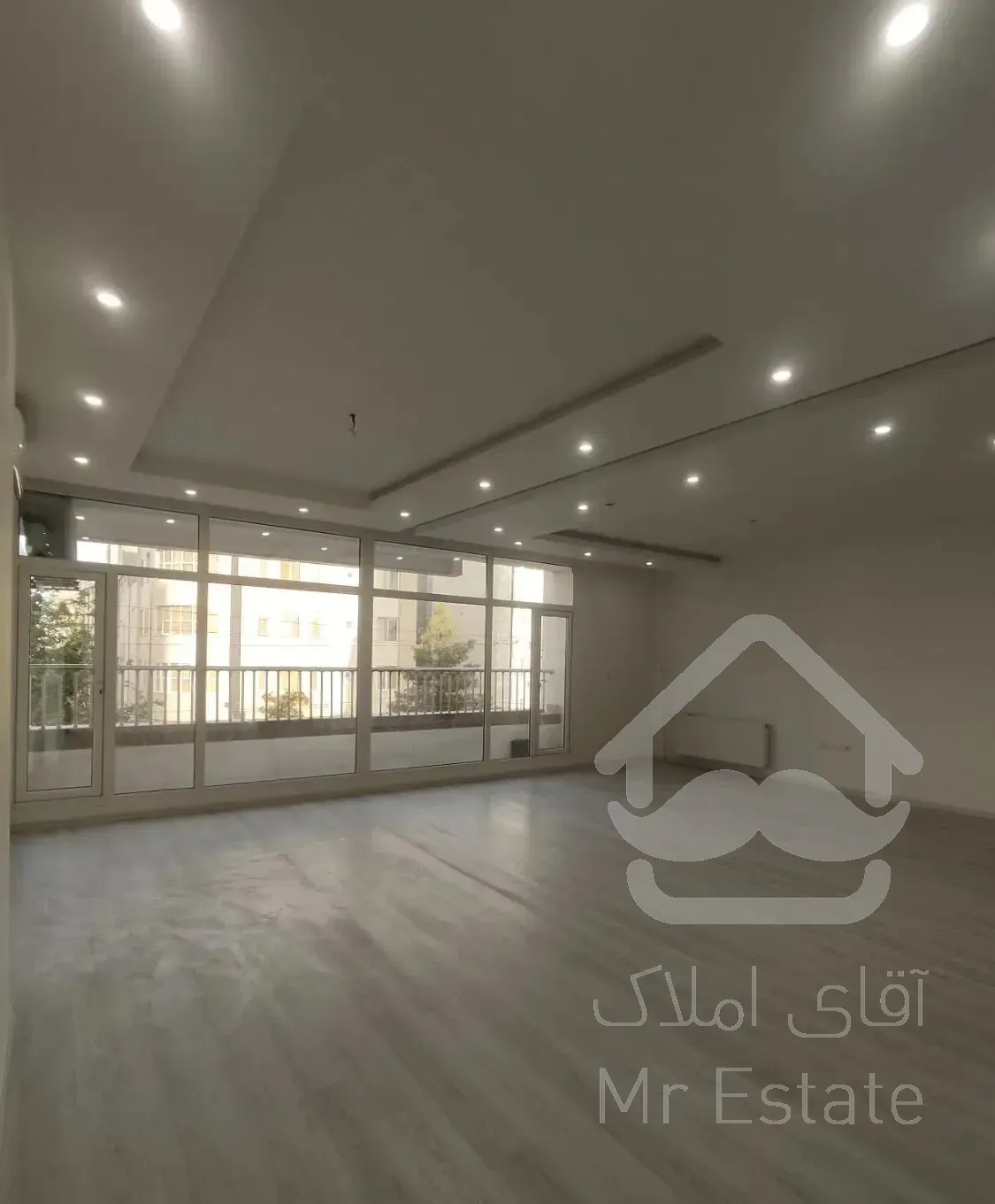 ۱۶۵متر/۳خواب /تک واحدی/حاشیه خیابان اصلی