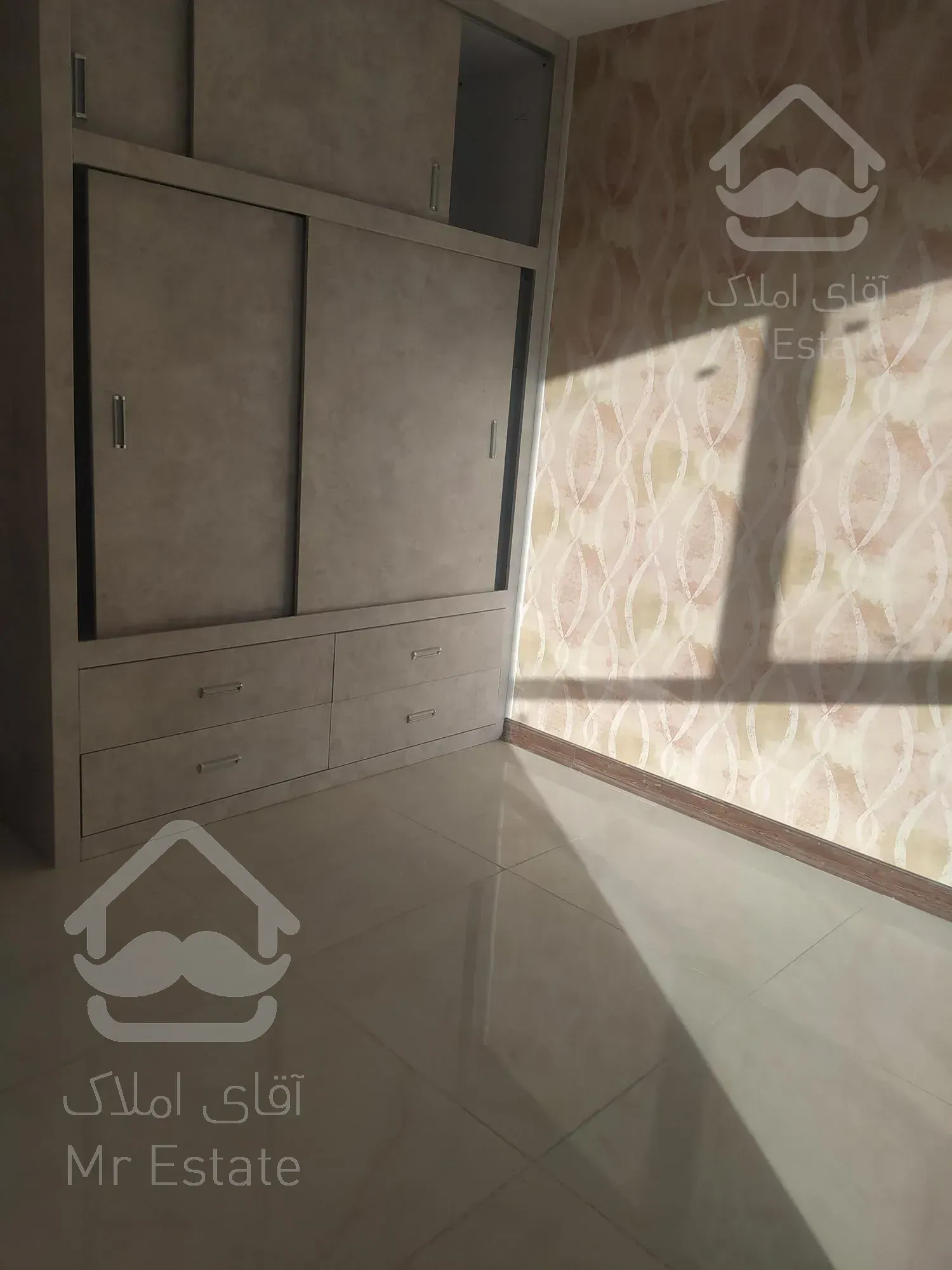 واحد ویودار ۱۳۰ متری ۲ خواب/در برج مجلل پاسداران