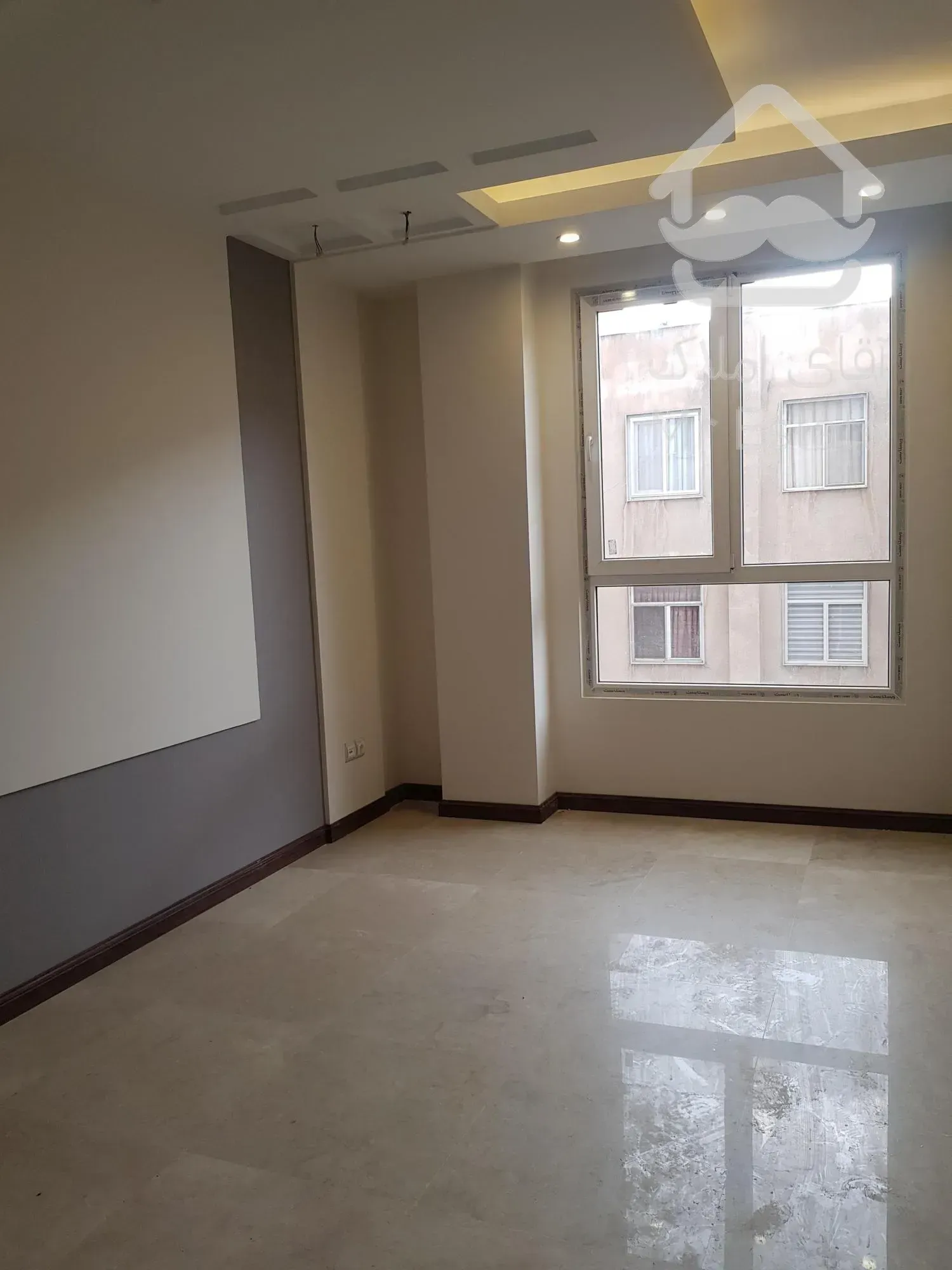 آپارتمان نوساز آلاله شرقی سالن پرده خور