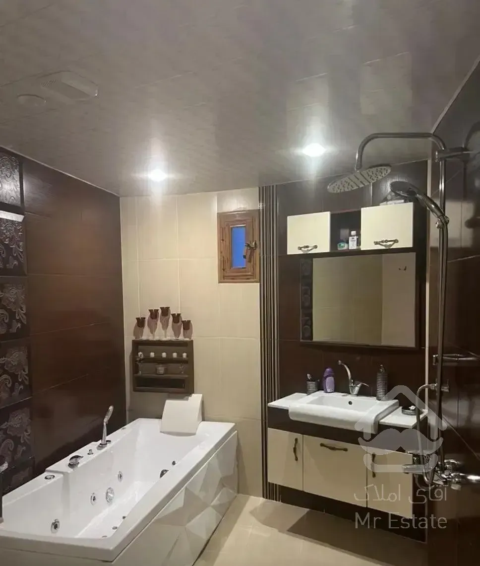 رهن واحد ۱۸۵ متری در امبرکبیر میدان انوشه