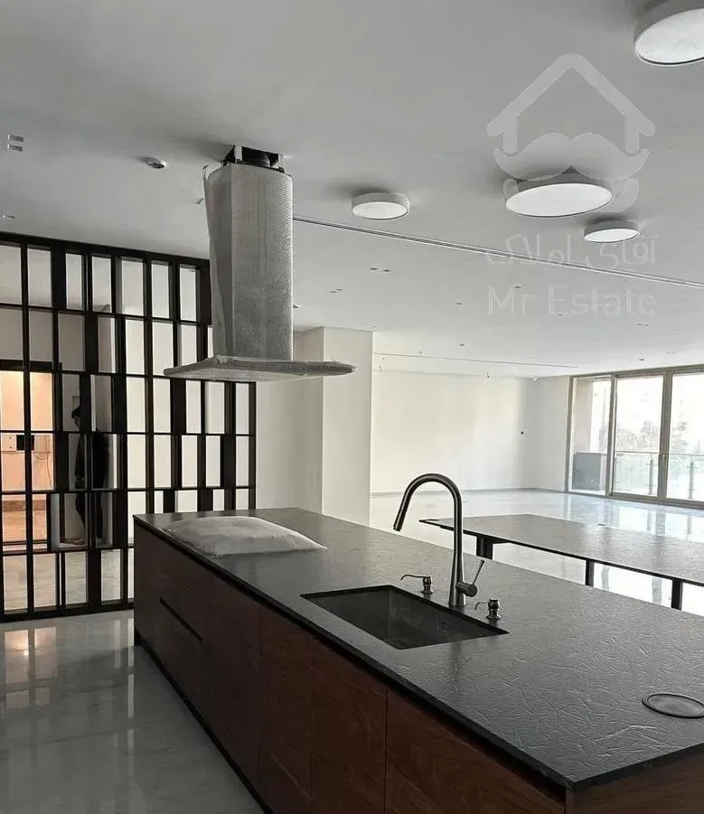 ۳۳۶ متر ۳۰ متر تراس چشم انداز واقعی