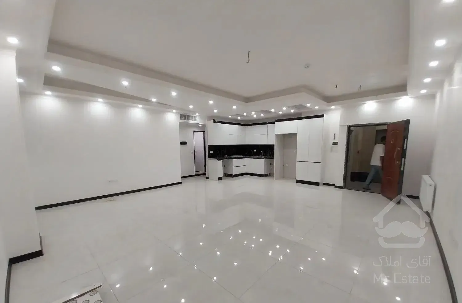 آپارتمان ۸۵متری۲خواب فول خوش نقشه بینظیر فلکه اول