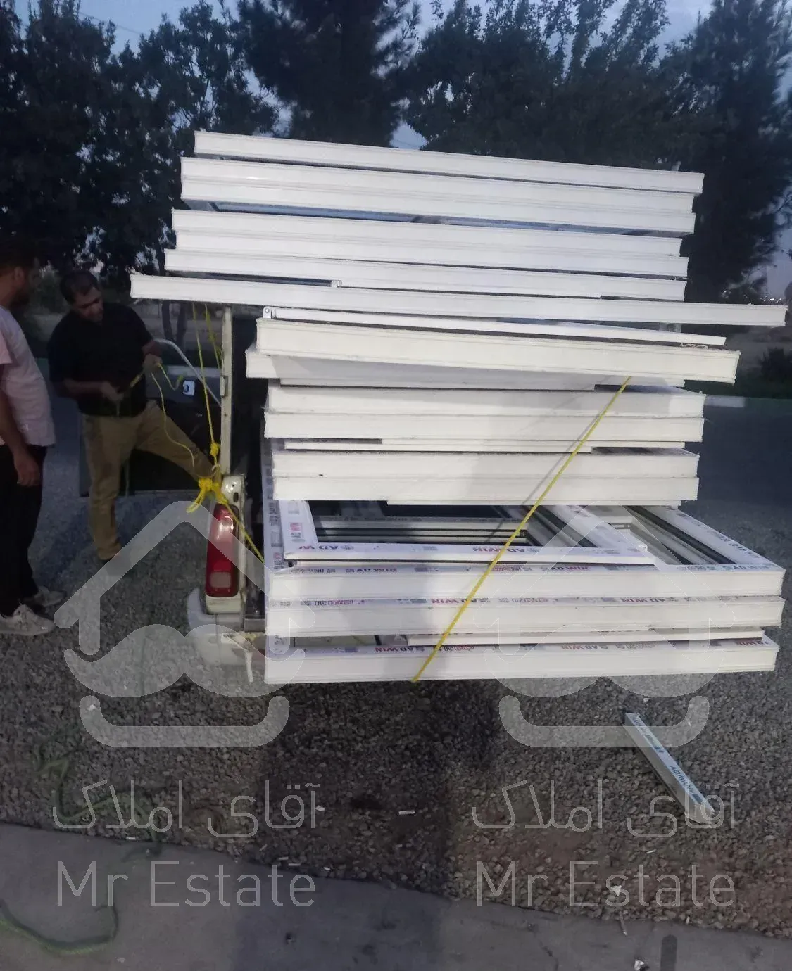 نصاب پنجره دوجدا ره پی وی سی