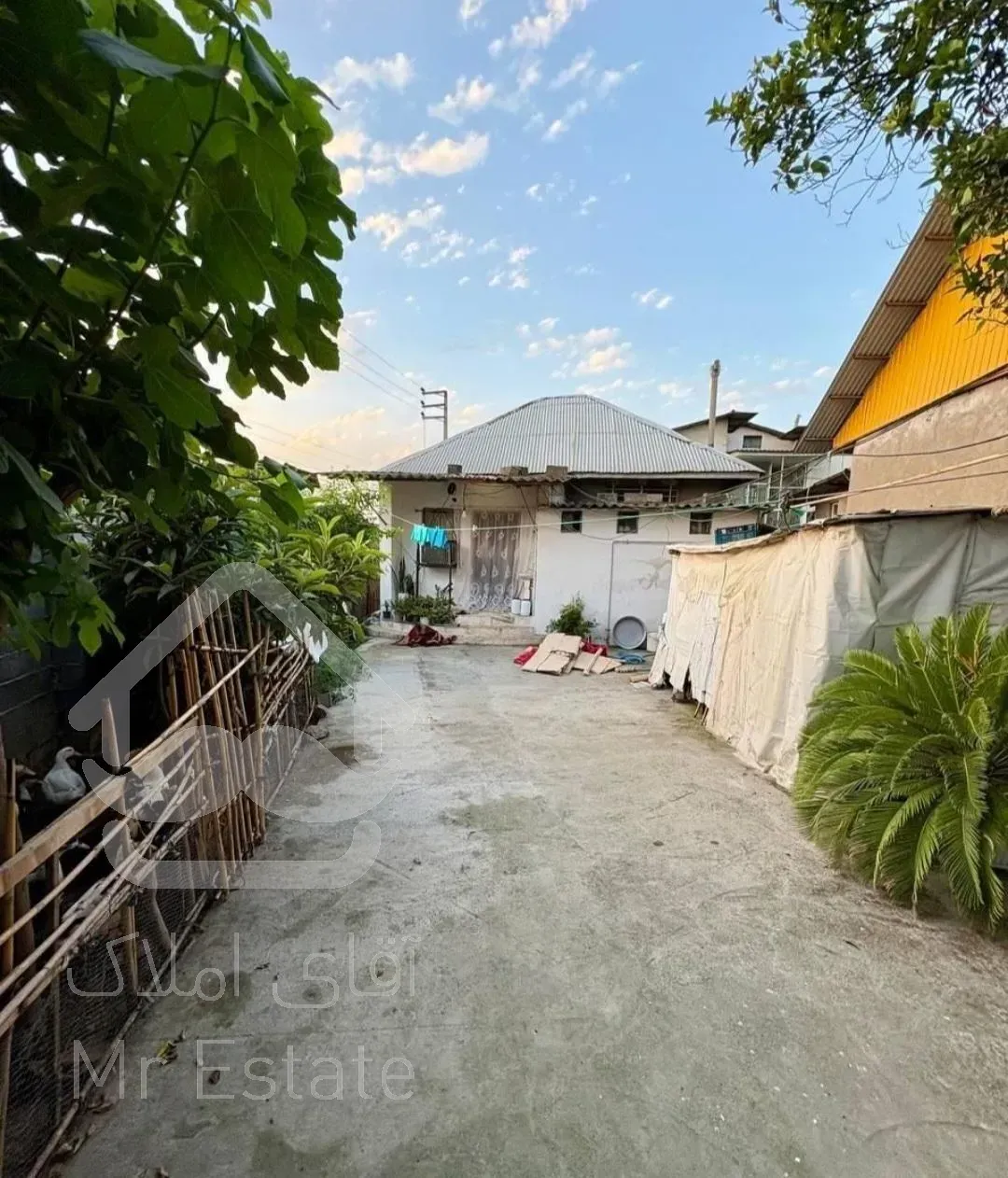 ویلا ۲۲۰ متری ،مدارک کامل ،اوایل محل