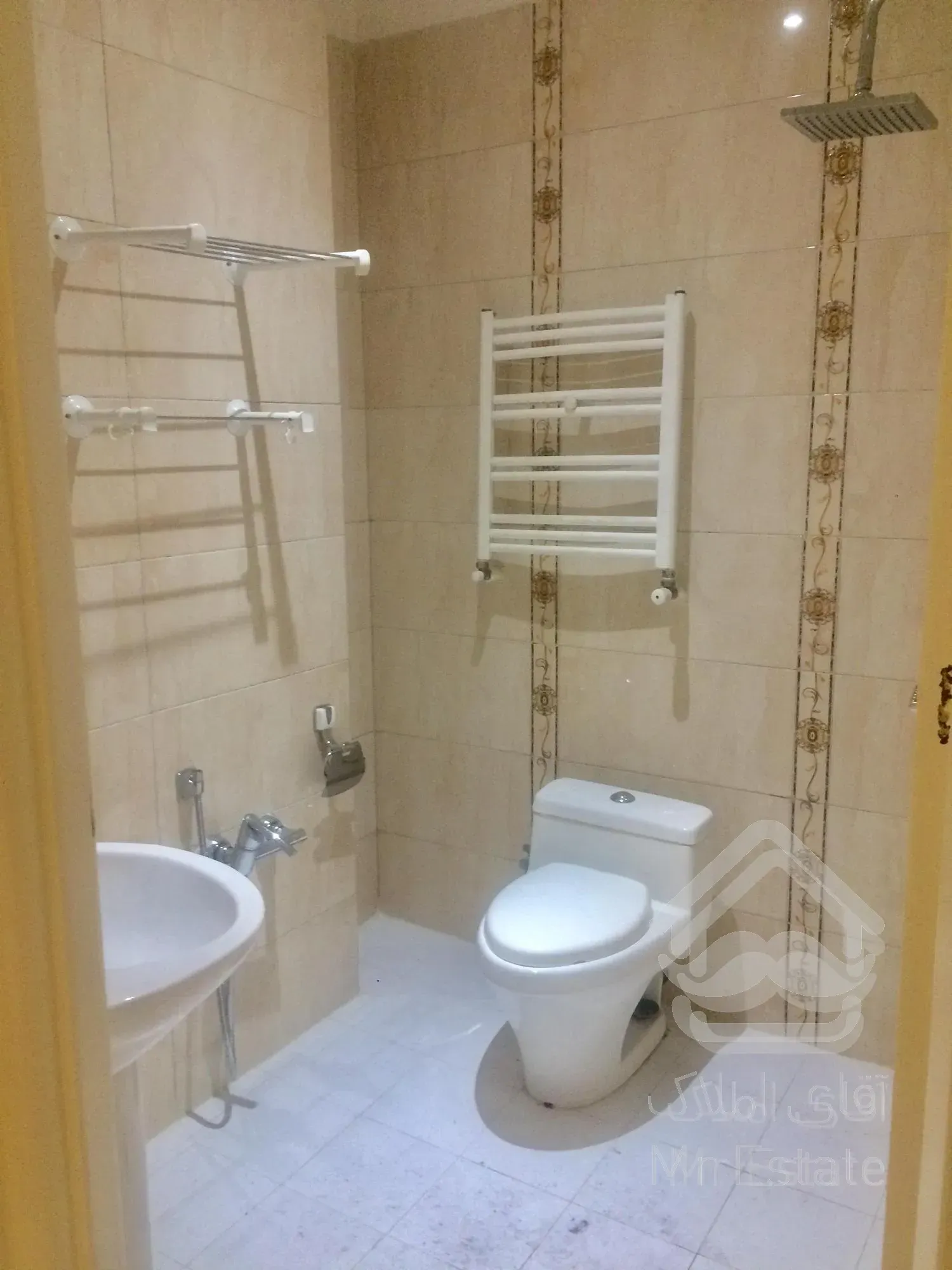 ۷۹ متر آپارتمان مسکونی واقع در بهنام