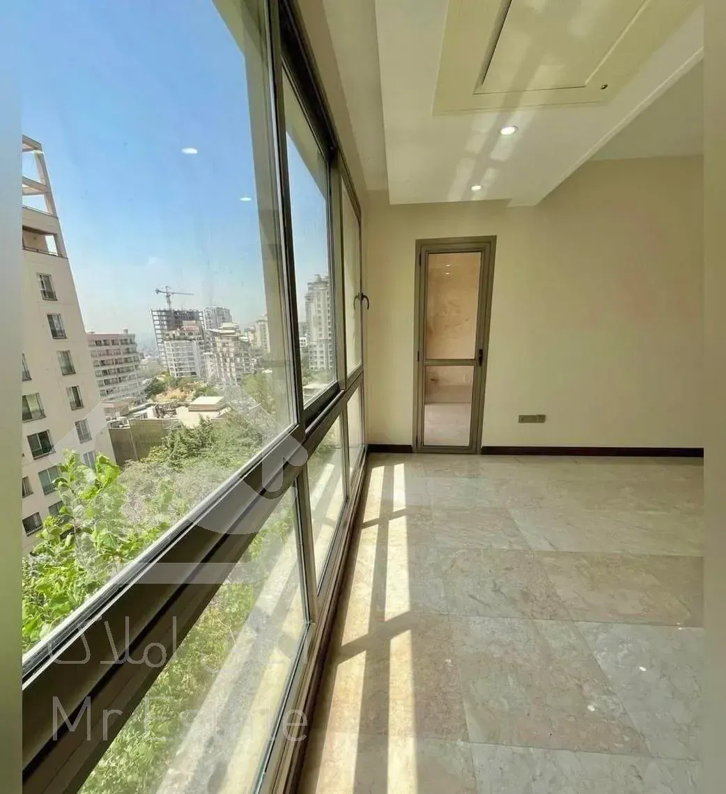 ۱۲۰ متر ولـنـجـک (روف گاردن)    (تراس قابل چیدمان)