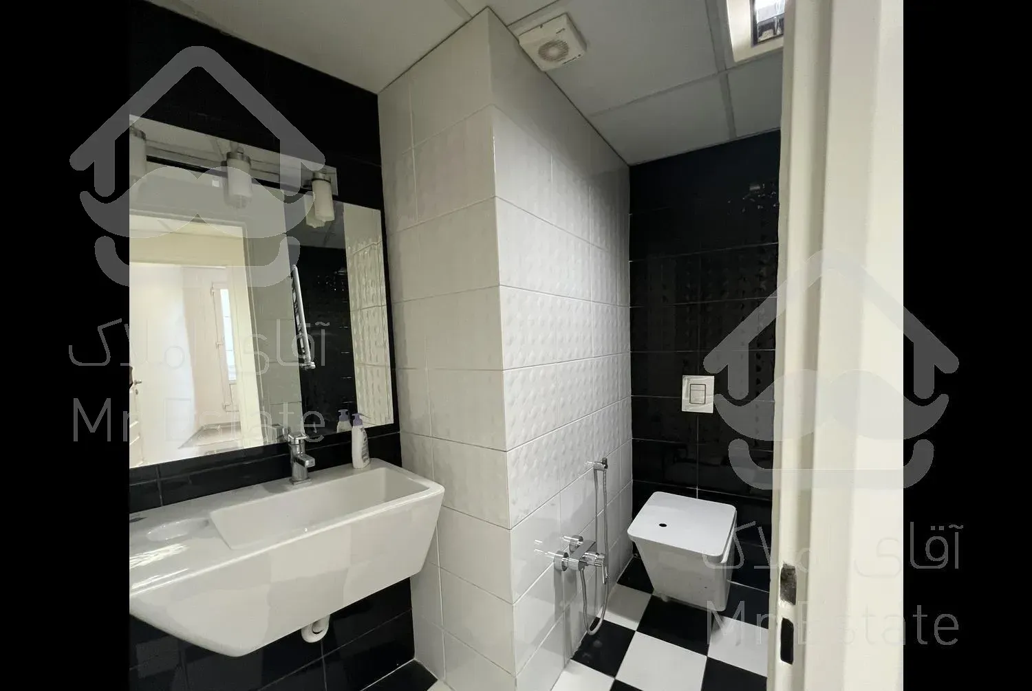 کاشانک ۲۰۰ متر تکواحدی غرق نور