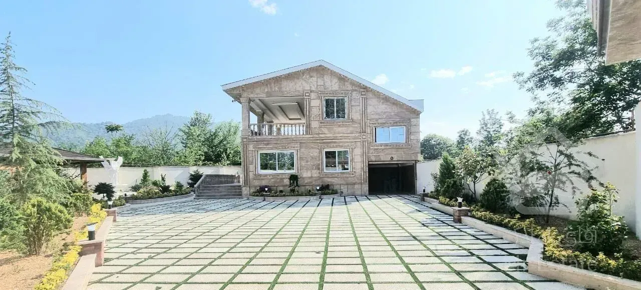 /ویلایی زمین 700متر بنا 220متر استخر مسقف/