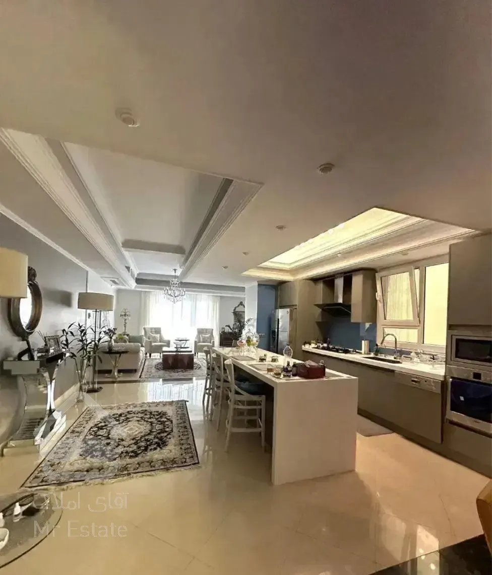 ۱۷۰ متری / تاپ لوکیشن / ۲ پارکینگ / کم سن