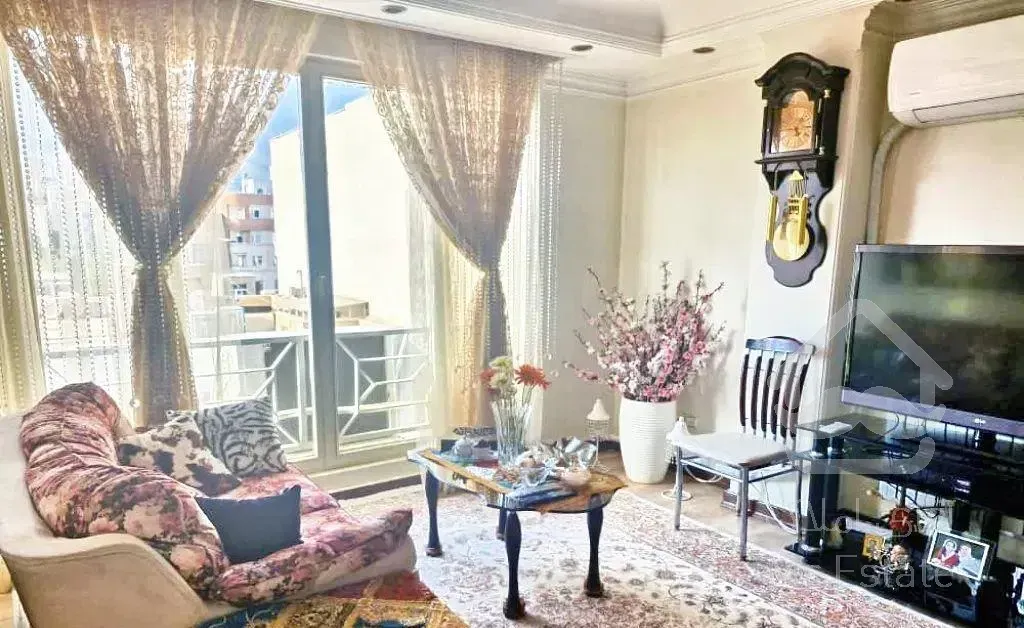 53 متر بلوار اباذر،سالن پرده‌خور،فول امکانات