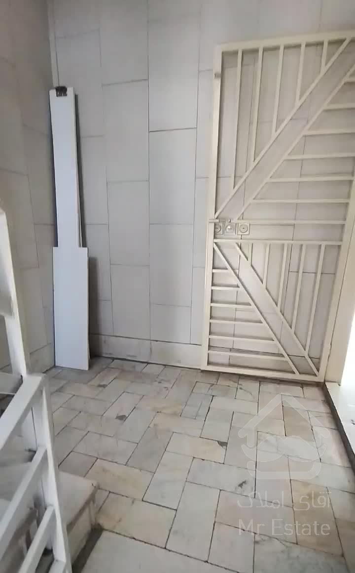 آپارتمان100متری سوم سندی فرعی عریض لوزی