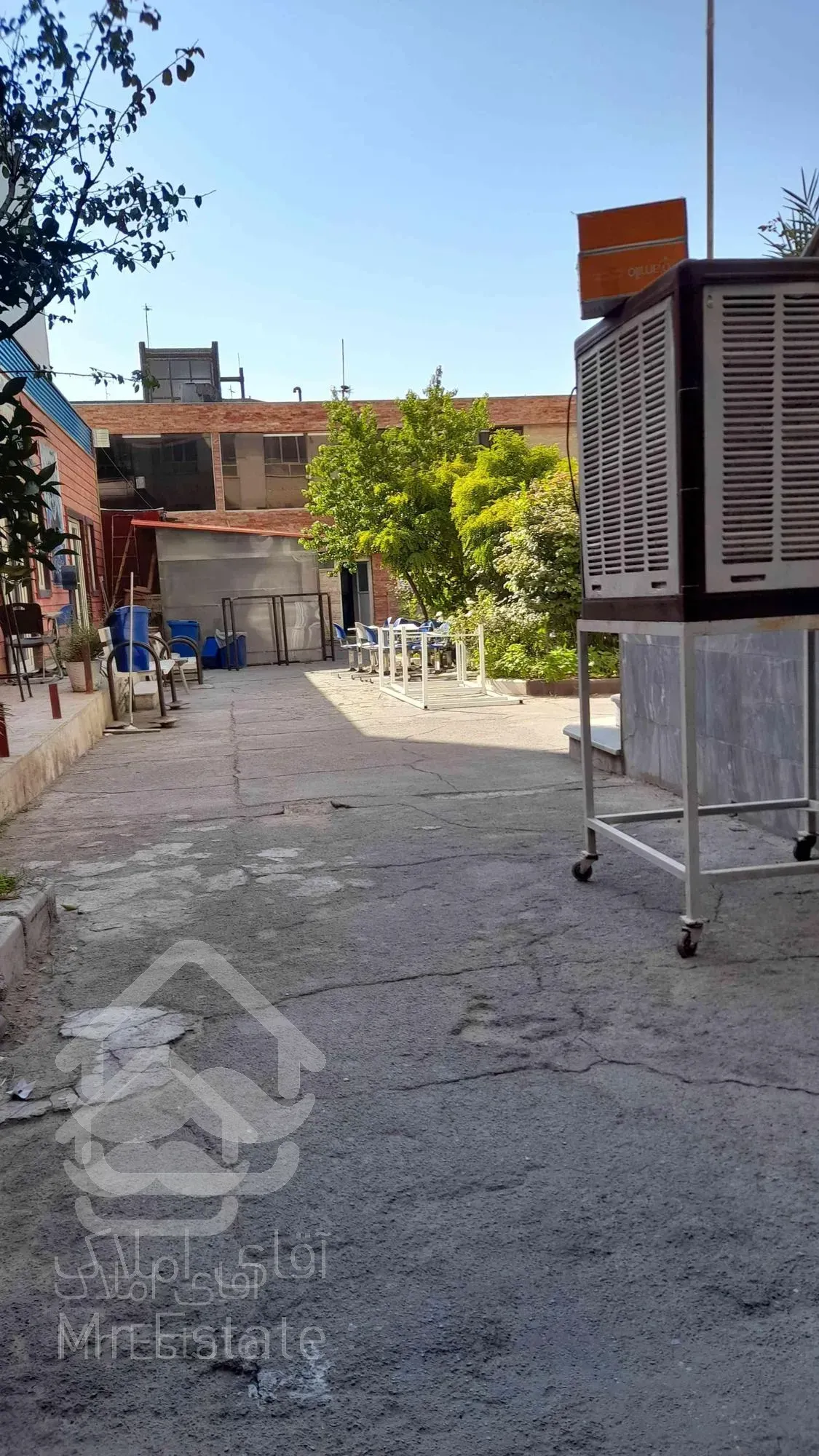 ۲۲۰۰ متر اداری صادقیه