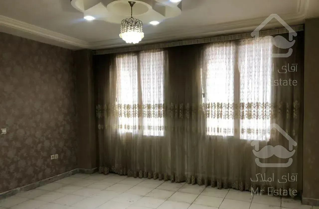 آپارتمان بلوار ارم ، روبروی باغ سیب