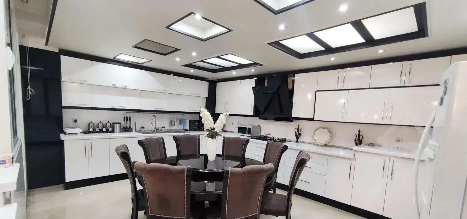 ۱۹۰ متر   تکواحدی   با چهار پارکینگ سندی